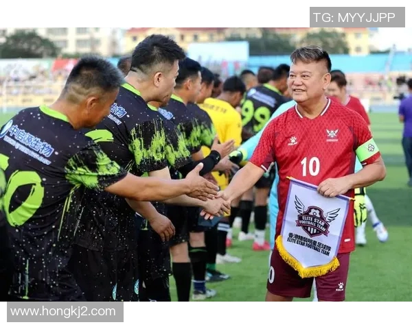 彩虹元素闪耀绿茵场足球明星们的多元魅力与精彩瞬间 彩虹元素闪耀绿茵场足球明星们的多元魅力与精彩瞬间