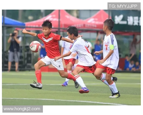 探索skr足球的魅力与激情，揭示年轻人热爱的运动文化与精神内涵